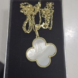 Elegant Gold and White Clover Pendant Necklace